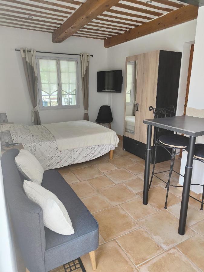 Studio Au Calme Avec Piscine Et Toutes Les Commodites Necessaires Le Thor Exterior photo