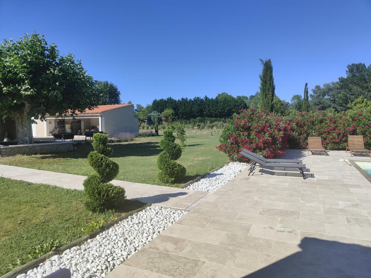 Studio Au Calme Avec Piscine Et Toutes Les Commodites Necessaires Le Thor Exterior photo